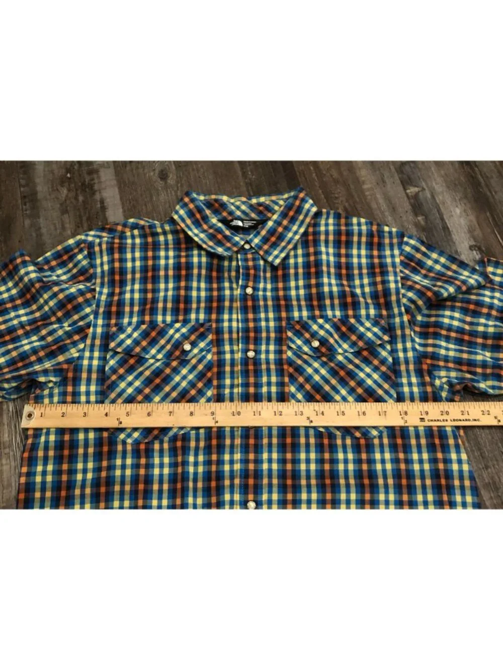 The North Face Mens Medium Blue Plaid Short Sleeve Pearl Snap Shirt